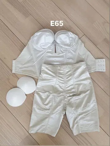 E65 백리스 브라이덜 이너