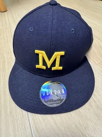 Jordan M 자수 네이비 캡