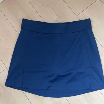 J.Lindeberg 네이비 스커트