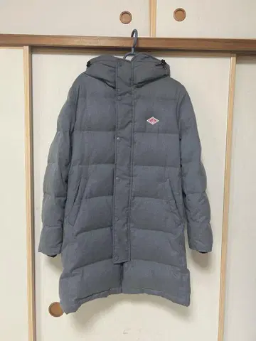 그레이 다운 자켓 후드 부착