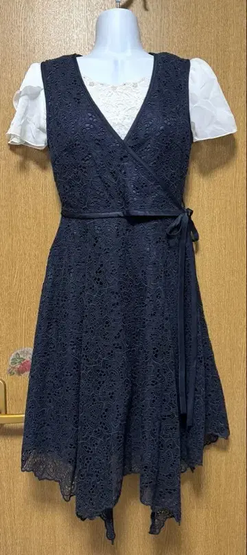 새상품 질스튜어트 자수 원피스