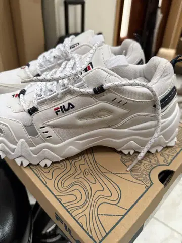 FILA 화이트 스니커즈 39