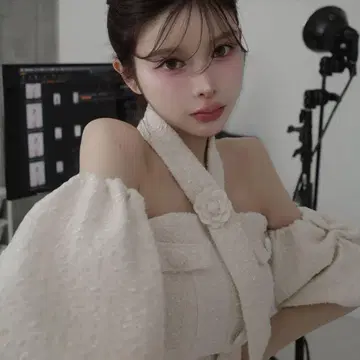 Darich 홀터넥 오프숄더 트위드 상의 화이트