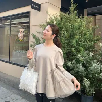 fitmore 튤 절개 페플럼 티셔츠 롱 슬리브 베이지