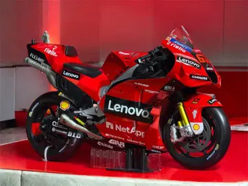 Ducati Desmosedici GP 1/6 스케일 모델 파니갈레 v4