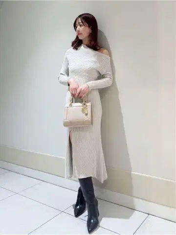 새상품 SNIDEL 스나이델 원숄더 아지메 니트 원피스