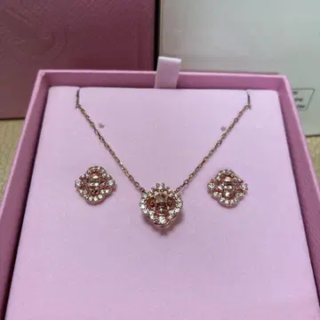 SWAROVSKI 스파클링 댄스 목걸이&귀걸이 세트 클로버