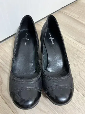 콜한 블랙 웨지힐 펌프스