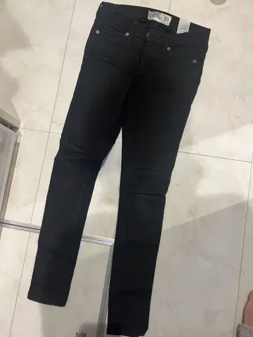 [새상품급] 아바클로 Abercrombie & Fitch 블랙 스키니