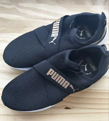 PUMA SOFTRIDE 블랙 스니커즈 블랙 x 골드