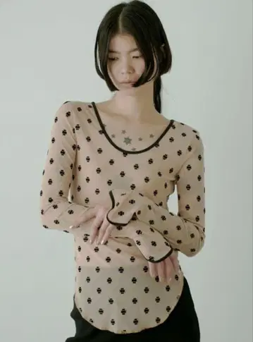 SORIN SWAN LAKE U-NECK TOP