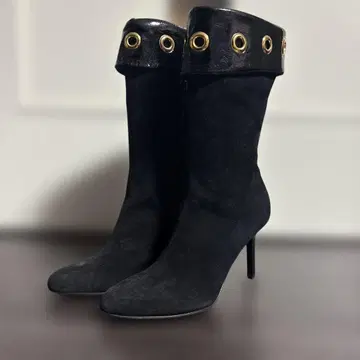 JIMMY CHOO 블랙 스웨이드 미들 힐 부츠