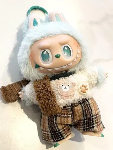 토끼 귀 달린 봉제 인형