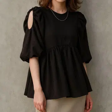 Mila Owen 오픈 숄더 티셔츠