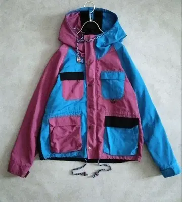 새상품급 TITICACA 티티카카 마운틴 후드티 나일론 자켓 L