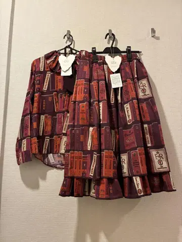 Royal library 턱 칼라 블라우스, 더블 턱 스커트