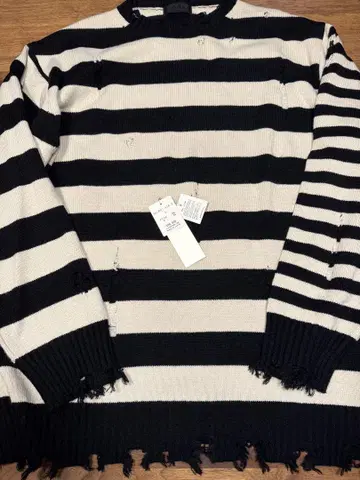 s'yte STRIPED 데미지 가공 보더 니트 스웨터 화이트 3