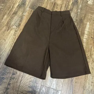 브라운 하프 팬츠 벨트 루프 포함
