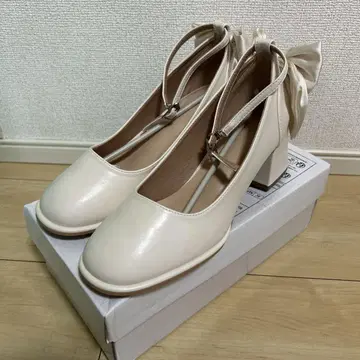 리본 포함 화이트 펌프스 24.5cm