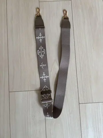 브라운 숄더 스트랩 길이 조정 가능