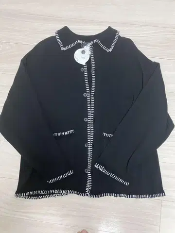 스티치 가디건 블랙 드라마 착용