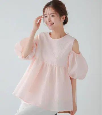 Fit more 오픈 숄더 자카드 상의