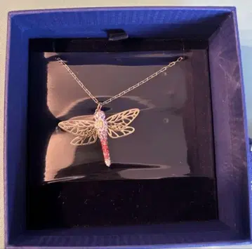 Swarovski 잠자리 모티브 목걸이