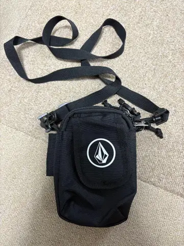 Volcom 블랙 숄더백