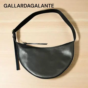 2.718 GALLARDAGALANTE 슬릭 크로스 바디백 블랙 가죽