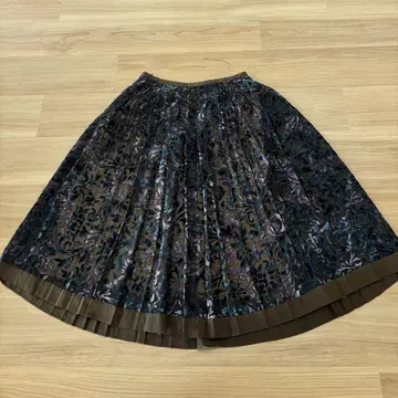 Modify 플레어 스커트 베이스 브라운 꽃무늬 다크 블루와 퍼플 40