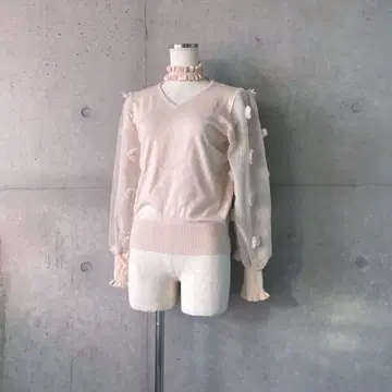하자품 택 포함 새상품 초커 포함 폼폼 시스루 시어 V넥 니트 베이지 M