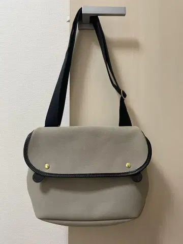 Brady AVON 에이본 숄더백