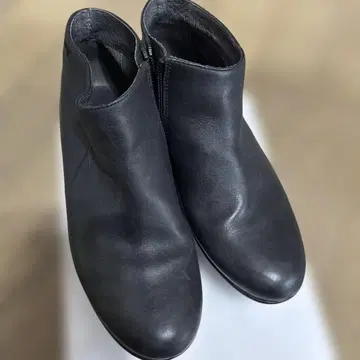 CAMPER 블랙 통굽 부츠