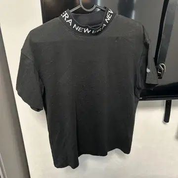 NEW ERA 블랙 T셔츠 우먼 M