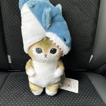[ 익명 배송 ] 모프 샌드 뽀떼따마 봉제 인형 물어뜯는 상어냥 베이지