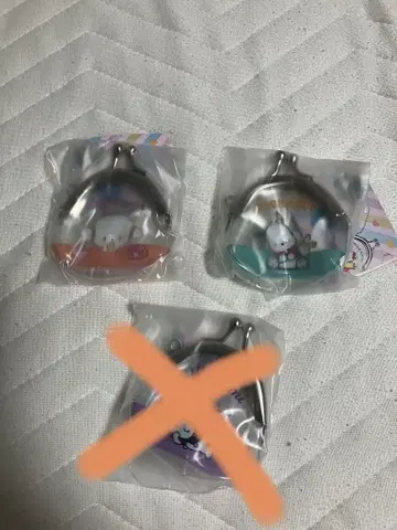 가챠가챠 산리오 가마구치 키링 3개 세트.