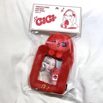 i-dle 우기 팝업 GIGI 포토 카드 홀더 윙크