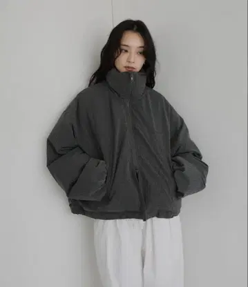 스트라이프 패턴 숏 기장 다운 자켓
