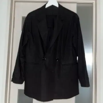 블랙 테일러드 자켓과 팬츠 세트