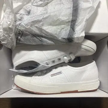 Superga 화이트 스니커즈
