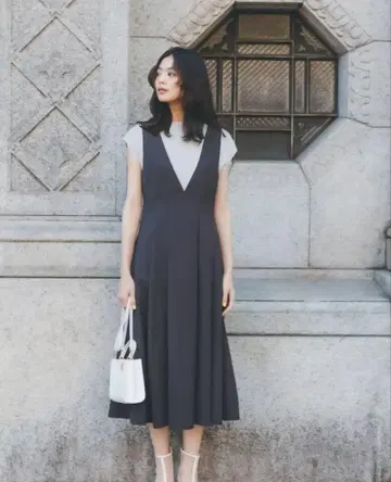 NATURAL BEAUTY BASIC 턱 플레어 원피스