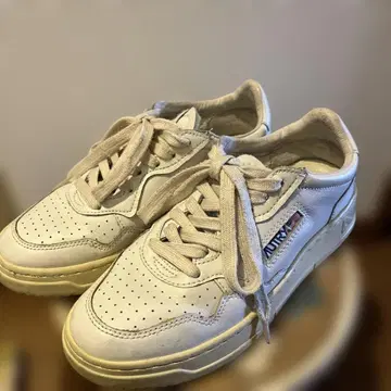 AUTRY 메달리스트 로우 24.5cm