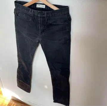 Gap 슬림핏 블랙 데님 28