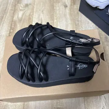 키다리 아저씨 블랙 스트랩 샌들