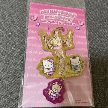 새상품 마츠켄 삼바 x 헬로키티 콜라보 라메 아크릴 키링 A 핑크