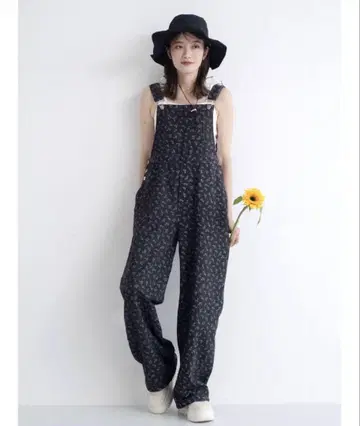 denim flower salopette
