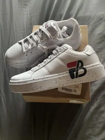 F ILA 화이트 스니커즈 25cm