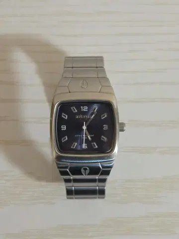 NIXON 스퀘어형 시계 파랑