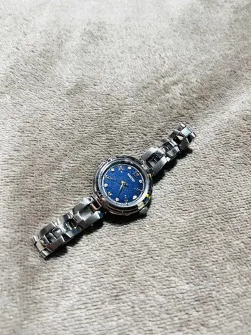 [ 새상품급 ] SEIKO 여성용 손목시계 네이비 실버
