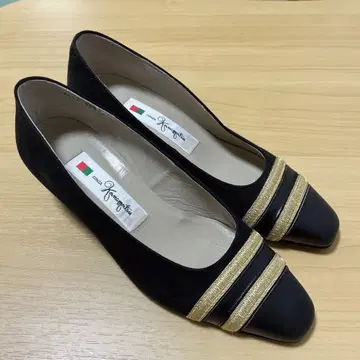 새상품급 긴자 카네마츠 스웨이드 펌프스 블랙 22.5cm